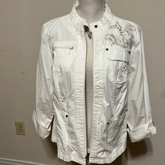 White jacket with embroidery by Lane Bryant. Sz 18 - Picture 3 of 12